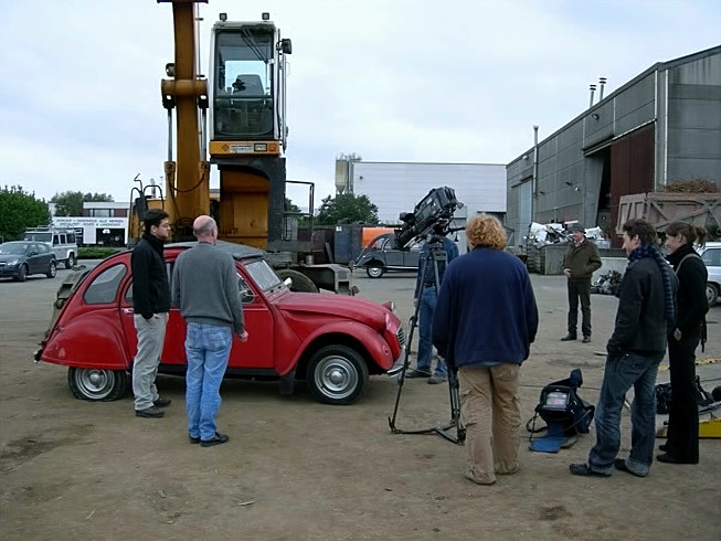 man bijt hond citroen 2cv