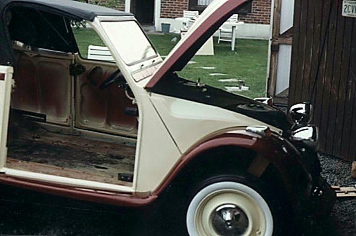 citroen 2cv picture is loading