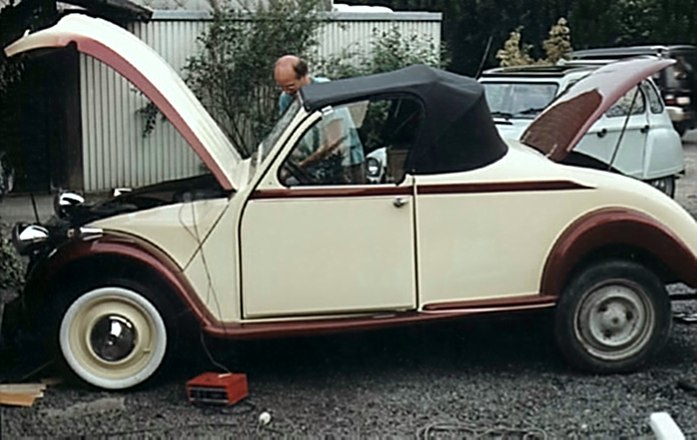 citroen 2cv picture is loading