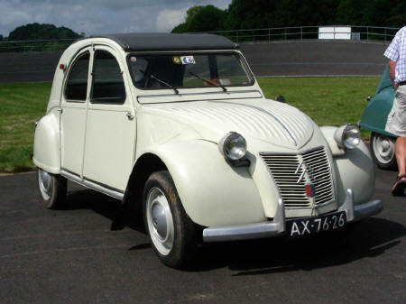 rochefort 2cv(54b).jpg (158765 bytes)